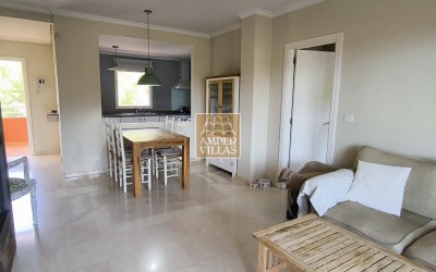 Bonito apartamento, ático, con piscina comunitaria en la sierra de Altea.